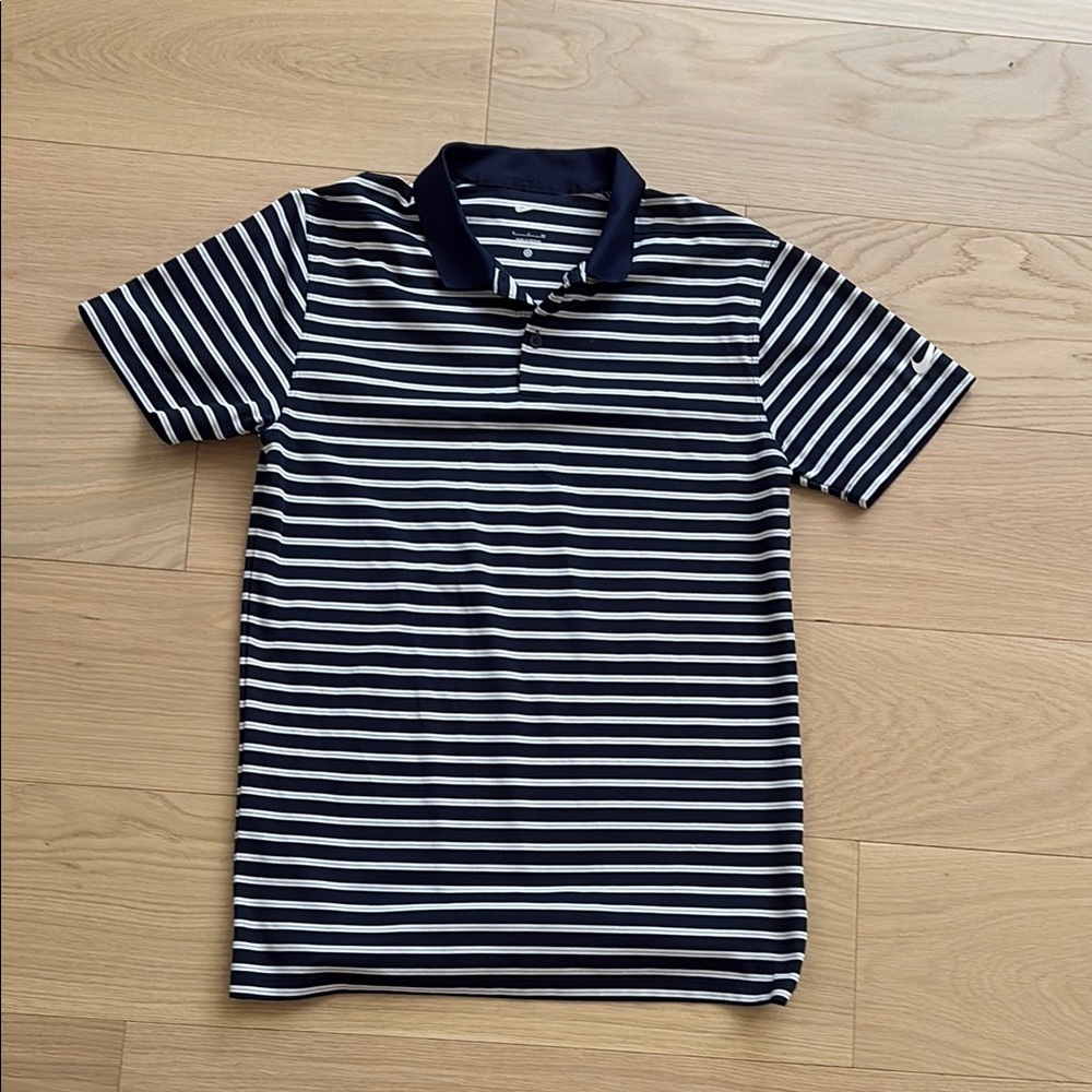 Lightly used Nike men’s small polo golf shirt